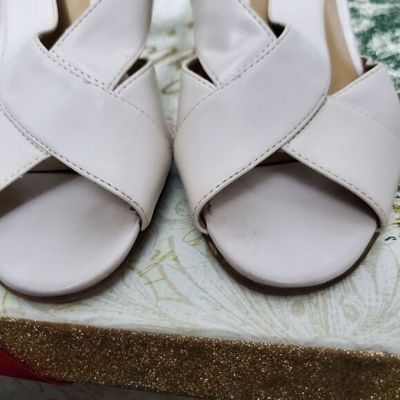 Naturalizer heels  - Picture 2 of 7